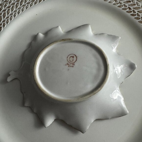 Hand Painted Beautiful Vintage Leaf Shaped Trinket Dish - Picture 3 of 4
